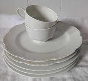 lot 2023 image: Haviland France White Dinnerware Set