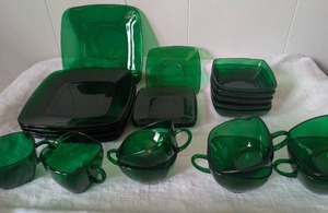 lot 2027 image: Anchor Hocking Forest Green Glass Dinnerware Set