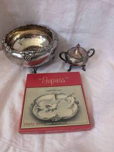 lot 2043 image: International Empress Deep Silver Party Set with Bowl & Creamer