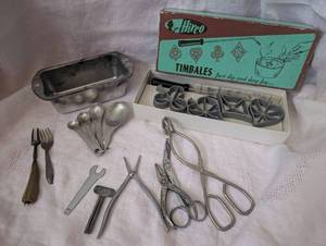 lot 2055 image: Mirro Timbales Cookie Press Set  Various Kitchen Tools&nbsp