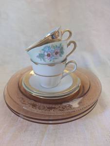 lot 2060 image: Klagenfurt Souvenir Tea Cup and Saucer Set with Gold Trim  Various ChinaPlates
