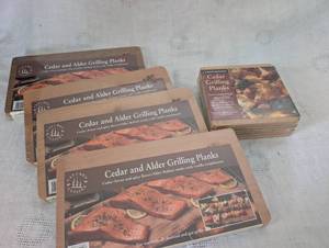 lot 2072 image: Cedar and Alder Grilling Planks Set