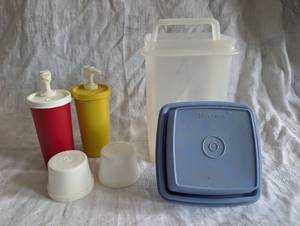lot 2077 image: Tupperware Condiment Dispenser Set with Pickle Storage Container