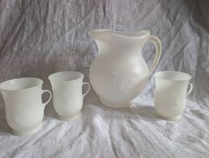 lot 2078 image: Plastic Retro Kool aid Pitcher Set