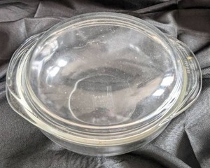 lot 2079 image: Pyrex Clear Glass Round Casserole Dish  Lid