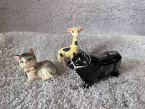 lot 2515 image: 1950s Ceramic Animal Figurine Set - Cat, Horse, Giraffe