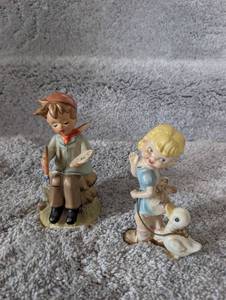 lot 2516 image: Little Bohemian Artist Figurine Set - 2 ct