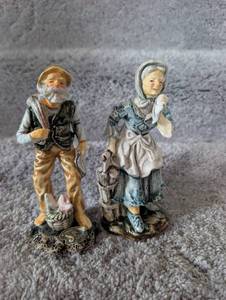lot 2517 image: Japanese Ceramic Country Couple Figurines - 2 ct