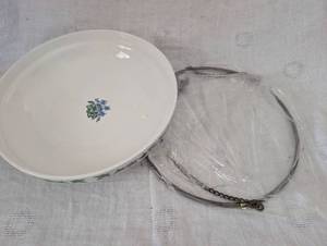 lot 2547 image: Blue Violet Floral Ceramic Hanging Bird Feeder&nbsp