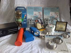 lot 3006 image: Home Hardware Bundle - Schlage Door Knobs, Cable Brackets & Timers