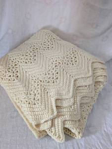 lot 3054 image: Handmade Crochet Throw Blanket
