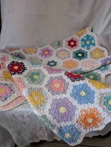 lot 3055 image: Flower Garden Quilt