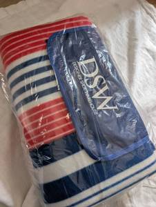 lot 3060 image: DSW Warehouse Beach Blanket