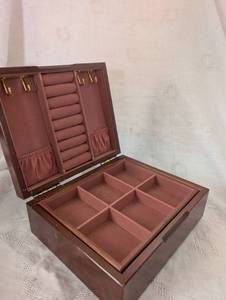 lot 3652 image: Wooden Jewelry Box with Ring Storage