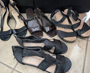 lot 3713 image: Earth Origins Black Leather Sandals (8.5Unmarked)
