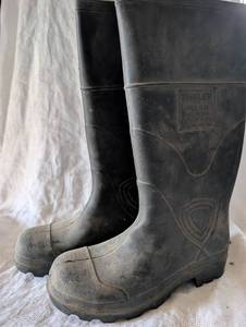 lot 3716 image: Tingley Steel Toe Rubber Work Boots - Size 6 Men Size 8 Womens