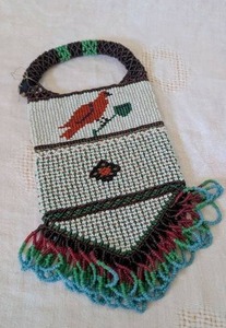 lot 3800 image: Native American Beaded Bird Coin Purse