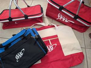 lot 3807 image: AAA Nike Promotional Bags - CoolersTotes