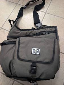 lot 3809 image: D&ampD Sport Bag with Shoulder Strap