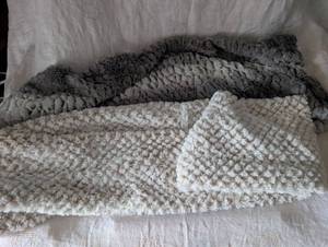 lot 3853 image: Plush Textured Infinity Scarves - White and Gray