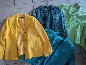lot 3921 image: Colorful Womens Work Jackets - 4 ct