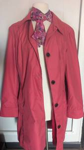 lot 3923 image: Womens Pink Trench Coat with Floral Scarf