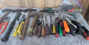 lot 4005 image: Mixed Hand Tool Collection with Hammers and Screwdrivers