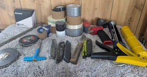 lot 4007 image: Professional Tape Gun and Utility Knife Collection