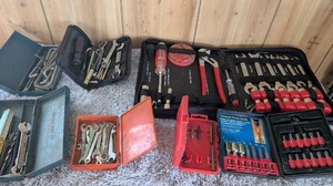 lot 4015 image: Professional Mechanic Tool Set with Compact Screw Guide