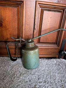 lot 4022 image: 1940s Industrial Oil Can with Thumb Pump