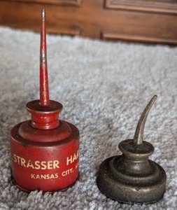 lot 4024 image: Strasser Hardware Oil Can Set - Kansas City