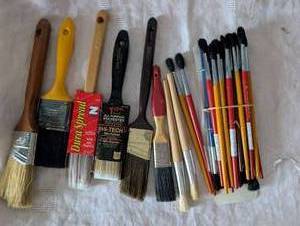 lot 4046 image: Mixed Paint Brush Collection&nbsp