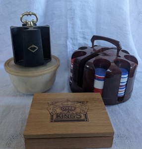 lot 5016 image: Ace Over Kings 1949 Poker Set with Wooden Box