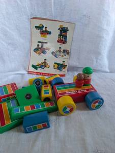 lot 5027 image: Vintage Magnet Train Toy