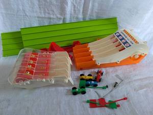lot 5032 image: Vintage Speedway Auto Race Game Set