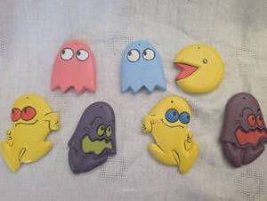 lot 5036 image: Vintage Ceramic Pac-Man and Ghosts OrnamentsDecor