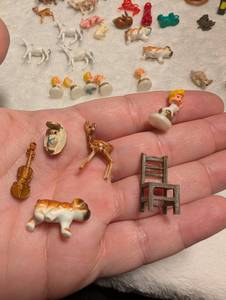 lot 5052 image: Extreme Minis Dollhouse Accessories Collection