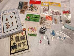 lot 5055 image: 1970s Dollhouse Miniatures Collection - Sealed Sets