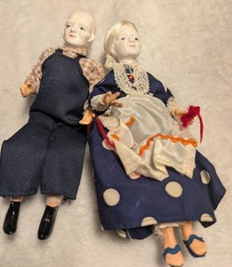lot 5056 image: Vintage Schackman Porcelain Couple - 2 ct