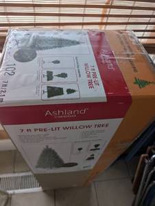 lot 5500 image: Ashland 7ft Pre-Lit Willow Christmas Tree