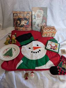 lot 5506 image: Traditional Christmas Decorations Collection