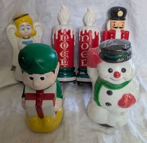 lot 5510 image: Vintage Blow Mold Christmas Holiday Light Covers