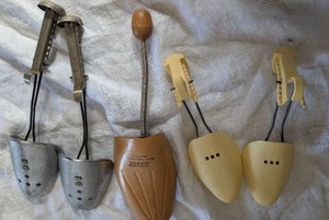 lot 6018 image: Professional Shoe Stretcher Set
