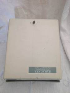 lot 2998 image: Metal Paper Towel Dispenser