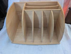 lot 3000 image: Wooden Organization Shelf