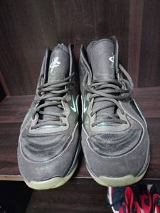 lot 29914 image: Nike Penny Hardaway Basketball Shoes The Storm Is Over - 14 - Retail $85