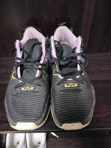 lot 29919 image: Nike Kyrie Flytrap 4 Lakers Colors Basketball Shoes - 11 - Retail $125.00