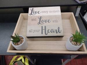 lot 1042 image: Set of Home Decor