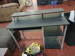 lot 1043 image: Modern Computer Desk with Monitor Riser - Retail $45
