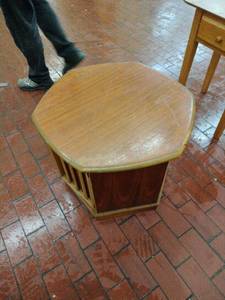 lot 1050 image: Mid-Century Modern Wood Side Table